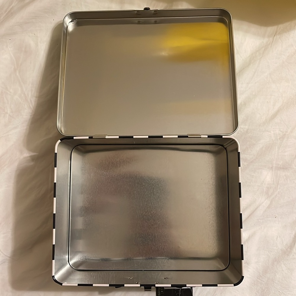 Beetlejuice Lunchbox Tin Metal Lunch Box Carry All Black White Stripe Betelgeuse - Picture 5 of 7